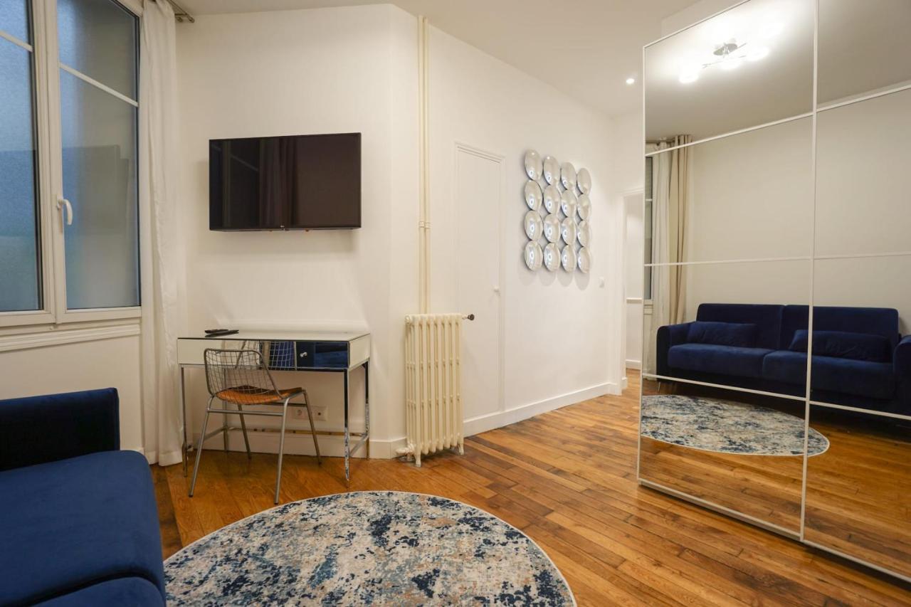 Large Flat At 2 Steps From The Eiffel Tower Apartment Париж Екстериор снимка