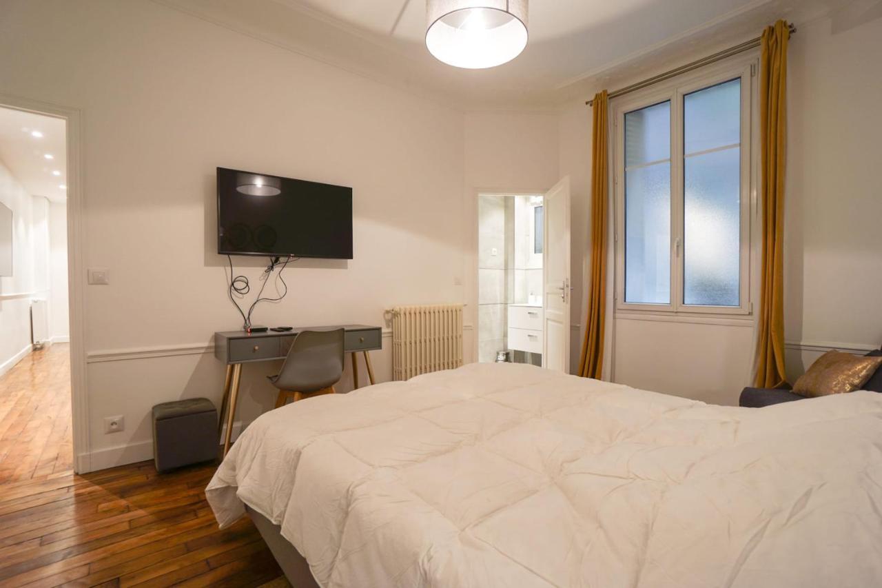 Large Flat At 2 Steps From The Eiffel Tower Apartment Париж Екстериор снимка